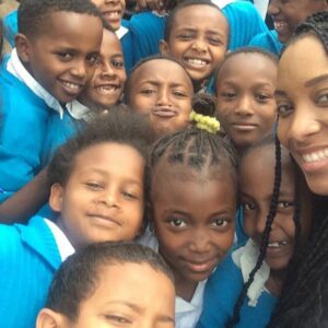 ELEVES DE LUCY AWASHO PRIMARY SCHOOL ET UNE MEMBRE